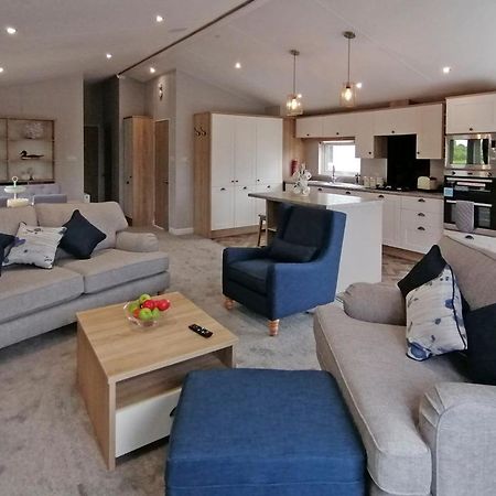 The Springs Lakeside Holiday Park Fladbury Екстер'єр фото