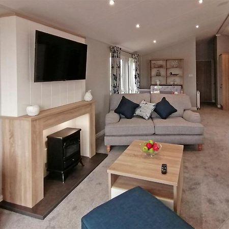 The Springs Lakeside Holiday Park Fladbury Екстер'єр фото
