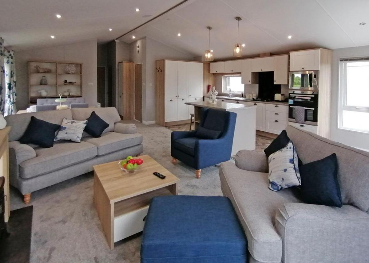The Springs Lakeside Holiday Park Fladbury Екстер'єр фото