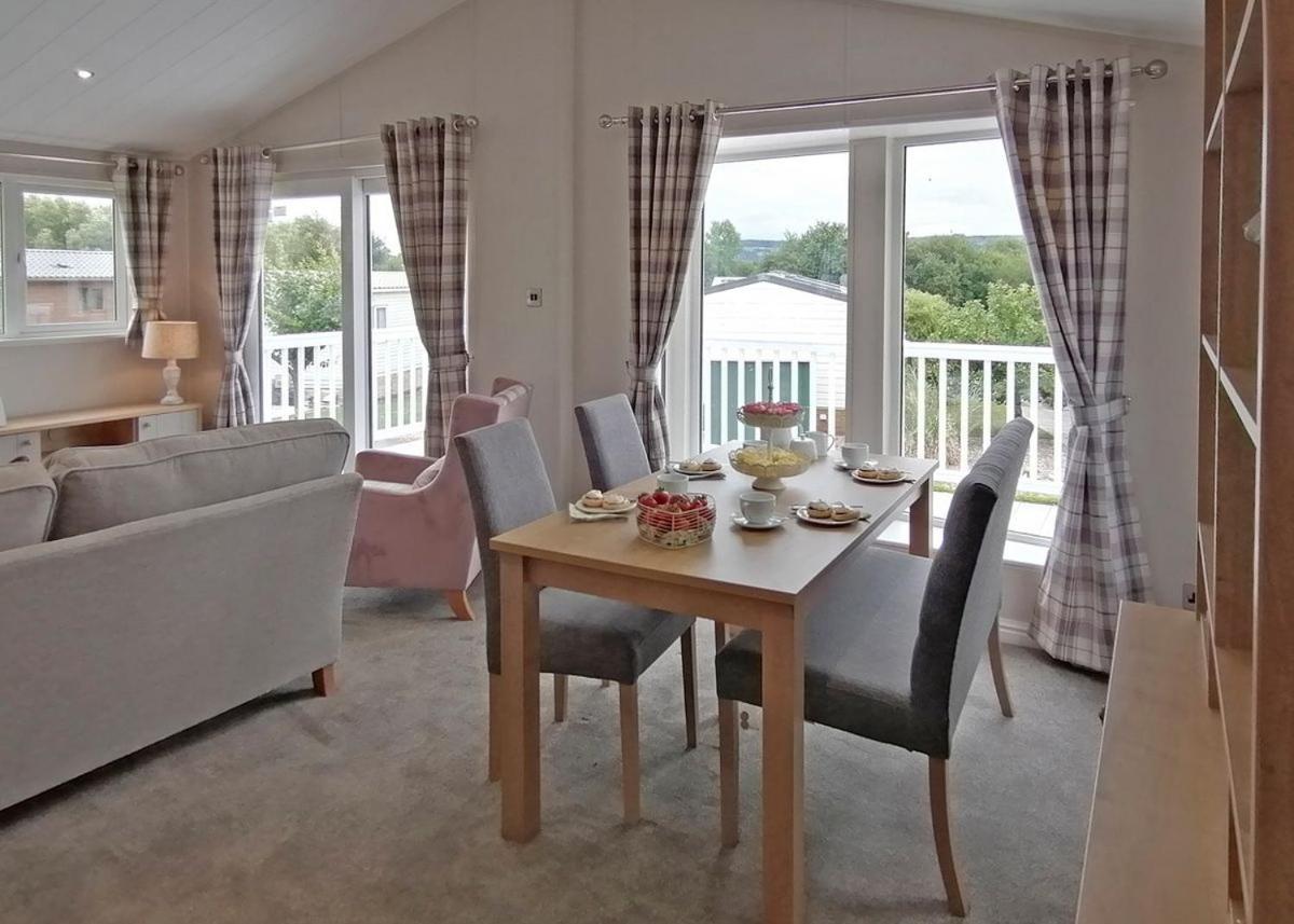 The Springs Lakeside Holiday Park Fladbury Екстер'єр фото