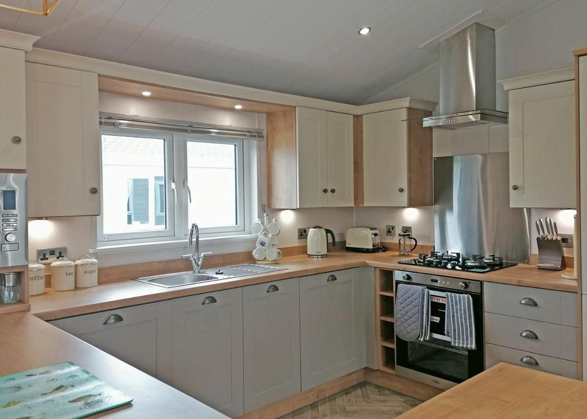 The Springs Lakeside Holiday Park Fladbury Екстер'єр фото