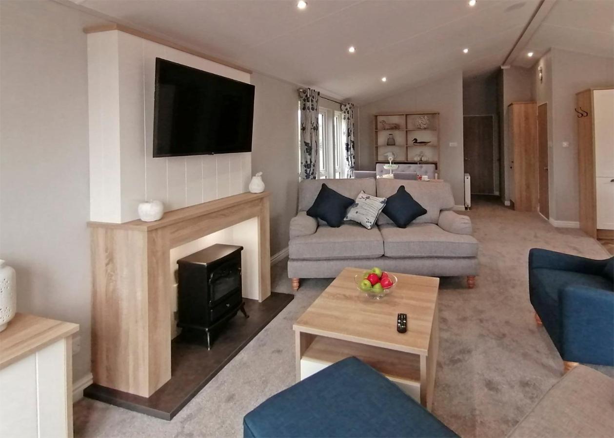 The Springs Lakeside Holiday Park Fladbury Екстер'єр фото
